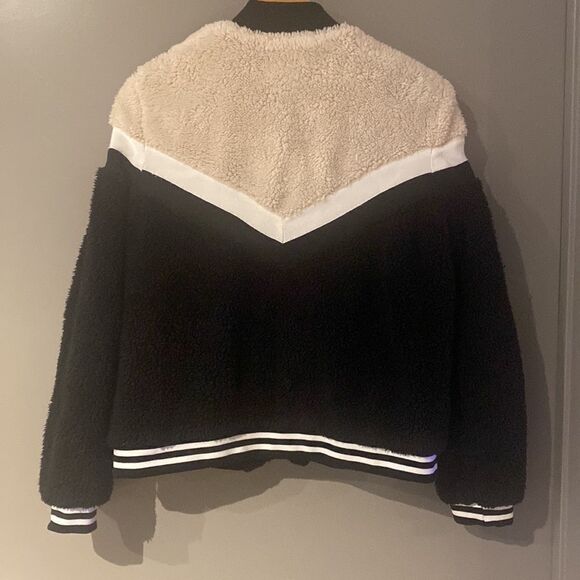 Sugarlips Women’s Teddy Knit Black and Tan Bomber Jacket Size Medium NWOT - Picture 2 of 8